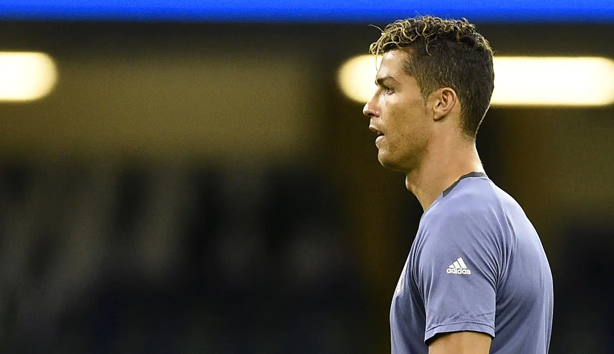 Striker Real Madrid, Cristiano Ronaldo, saat mengikuti sesi latihan di Stadion Cardiff (02/06/2017). Real Madrid akan berhadapan dengan Juventus pada final Liga Champions. (EPA/Gerry Penny)