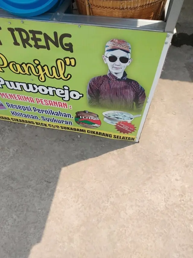 6 Spanduk Promo Jualan Ini Terinspirasi dari Idol K-Pop, Bikin Ngakak