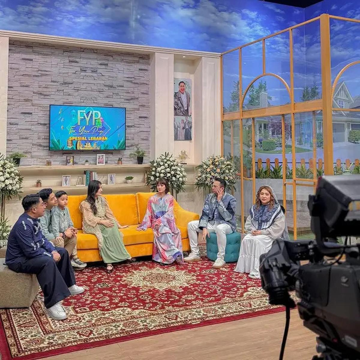 6 Potret Chika Jessica Syuting Ditemani Ibunda, Ucap Terima Kasih Atas Doa Netizen