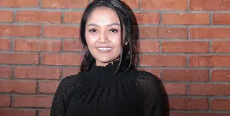 Siti Badriah sudah menjadi salah satu penyanyi dangdut papan atas Indonesia. Akan tetapi hal tersebut, tak membuatnya lupa diri. (Adrian Putra/Bintang.com)