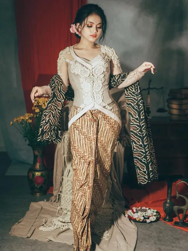 Potret Pesona Putri D'Academy 4 Dalam Balutan Kebaya. (Sumber: Instagram/da4_putri03)