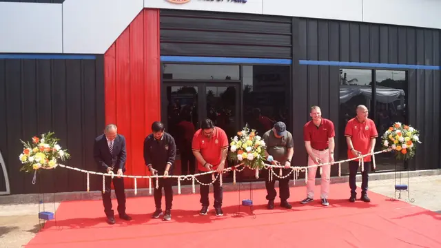 Akademi sepak bola ASIOP menggelar peluncuran jersey terbaru dan launching hall of fame yang berlangsung secara meriah.