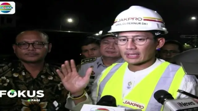 Wakil Gubernur DKI Jakarta Sandiaga Uno, Selasa 11 April malam, meninjau underpass Matraman Jakarta yang kemarin mulai digunakan umum.