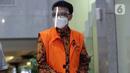 Gubernur Sulawesi Selatan non aktif, Nurdin Abdullah usai pemeriksaan lanjutan di Gedung KPK, Jakarta, Kamis (3/6/2021). Nurdin Abdullah diperiksa terkait dugaan suap dan gratifikasi pengadaan barang dan jasa pembangunan infrastruktur di Pemprov Sulsel 2020-2021. (Liputan6.com/Helmi Fithriansyah)