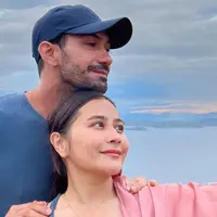 Potret Prilly Latuconsina dan Reza Rahadian (Instagram/prillylatuconsina96).