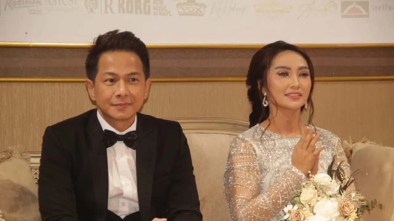 Delon kini punya pasangan duet baru. Bernama Ingga, keduanya menyanyikan lagu berjudul Sekarang Nanti dan Selamanya