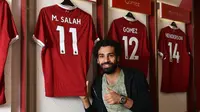 Pemain anyar Liverpool asal Mesir, Mohamed Salah adalah pengguna nomor punggung 11 terkini di The Reds, Salah bergabung dengan Liverpool dari AS Roma dengan dana transfer sekitar 36,9 juta pound (Rp 623,88 miliar). (Bola.com/LiverpoolFC) 