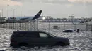 Banjir melanda Bandara Internasional Fort Lauderdale-Hollywood setelah hujan lebat melanda Florida Selatan pada 13 April 2023.  (Joe Cavaretta /South Florida Sun-Sentinel via AP)