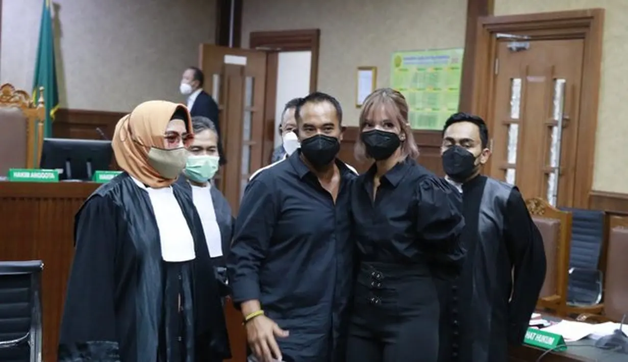 Nia Ramadhani menghadiri sidang perdana kasus penyalahgunaan narkotika di Pengadilan Negeri (PN) Jakarta Pusat, Kamis (2/12). (Foto: Kapanlagi)