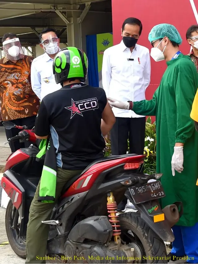 Presiden Republik Indonesia Joko Widodo melakukan kunjungan ke Kampus Universitas Indonesia (UI), di Depok, Jawa Barat