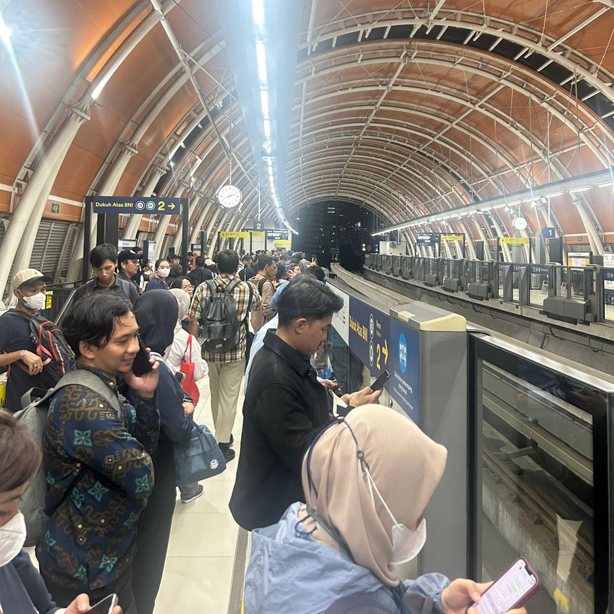 lrt jabodetabek mogok