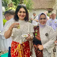 Potret Bella Saphira hadiri acara kuliner di Keraton Cirebon (Sumber: Instagam/bellasaphiraofficial)