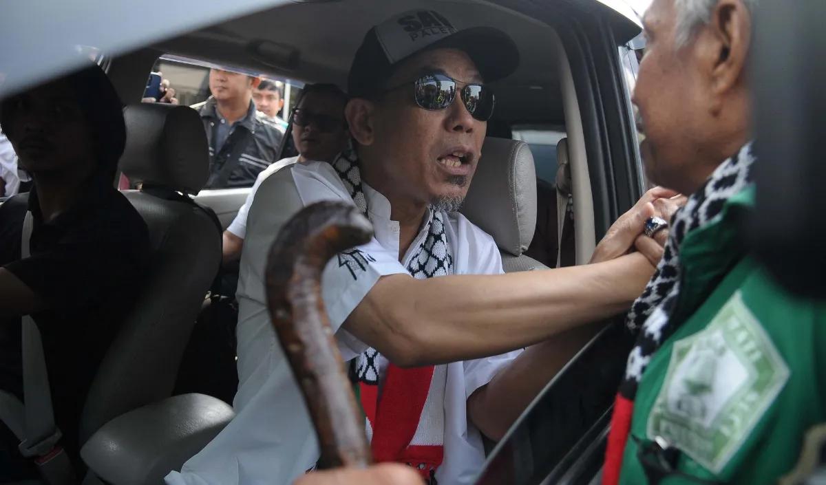 5. Bunyikan Klakson di Tengah Kemacetan<br>