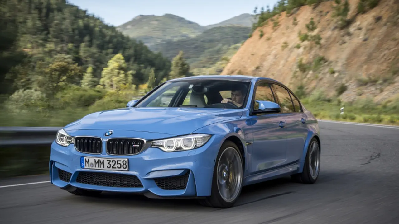 Sepasang Mobil Sport BMW Mengaspal Di Tanah Air