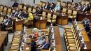 Sejumlah anggota DPR saat hadir dalam Rapat Paripurna di Kompleks Parlemen, Jakarta, Kamis (29/8/2019). Rapat Paripurna beragendakan pidato Ketua DPR Bambang Soesatyo dalam rangka HUT ke-74 DPR. (Liputan6.com/JohanTallo)