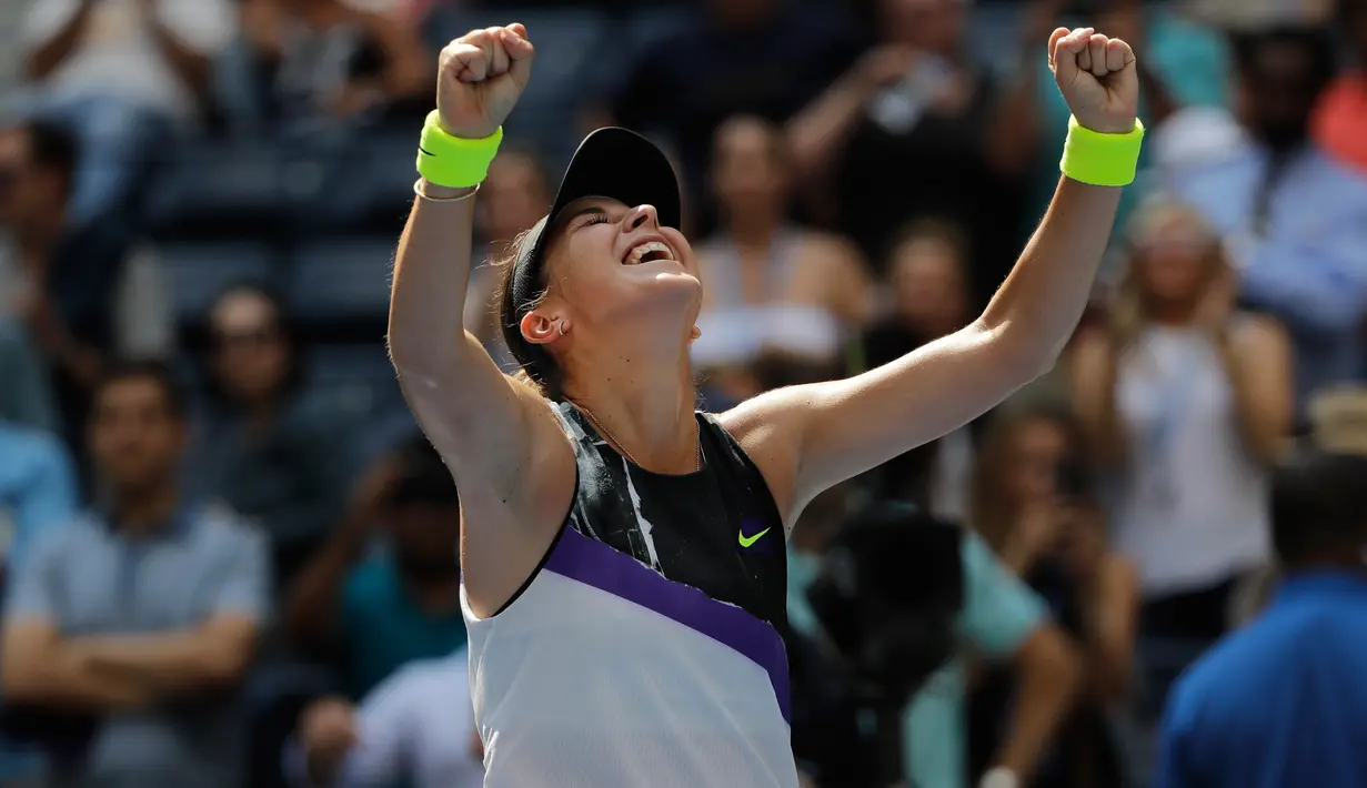Petenis Swiss, Belinda Bencic meluapkan kegembiraannya setelah menang atas petenis Kroasia, Donna Vekic pada perempat final AS Terbuka 2019 di Arthur Ashe Stadium, Rabu (4/9/2019). Ini pertama kalinya Belinda Bencic bisa melaju hingga semifinal AS Terbuka. (AP Photo/Frank Franklin II)