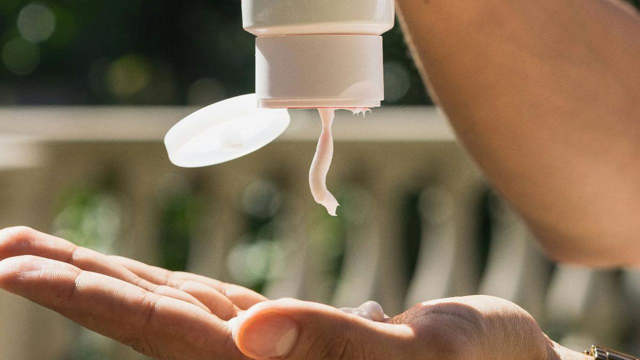 Pilih Sunscreen dengan Minimal SPF 30 PA++++ dan Hindari SPF yang Terlalu Tinggi<br>
