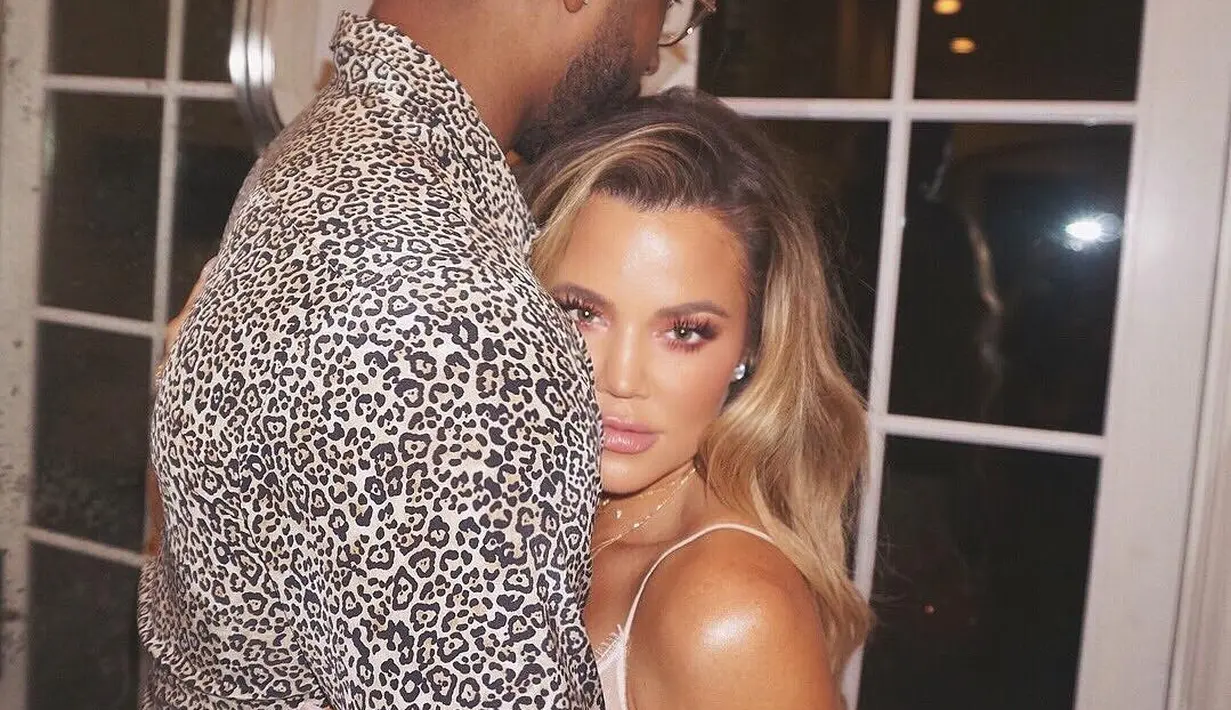 Khloe seperti membuktikan bahwa dirinya masih mencintai Tristan Thompson meski sudah diselingkuhi selama masa kehamilan. (instagram/khloekardashian)