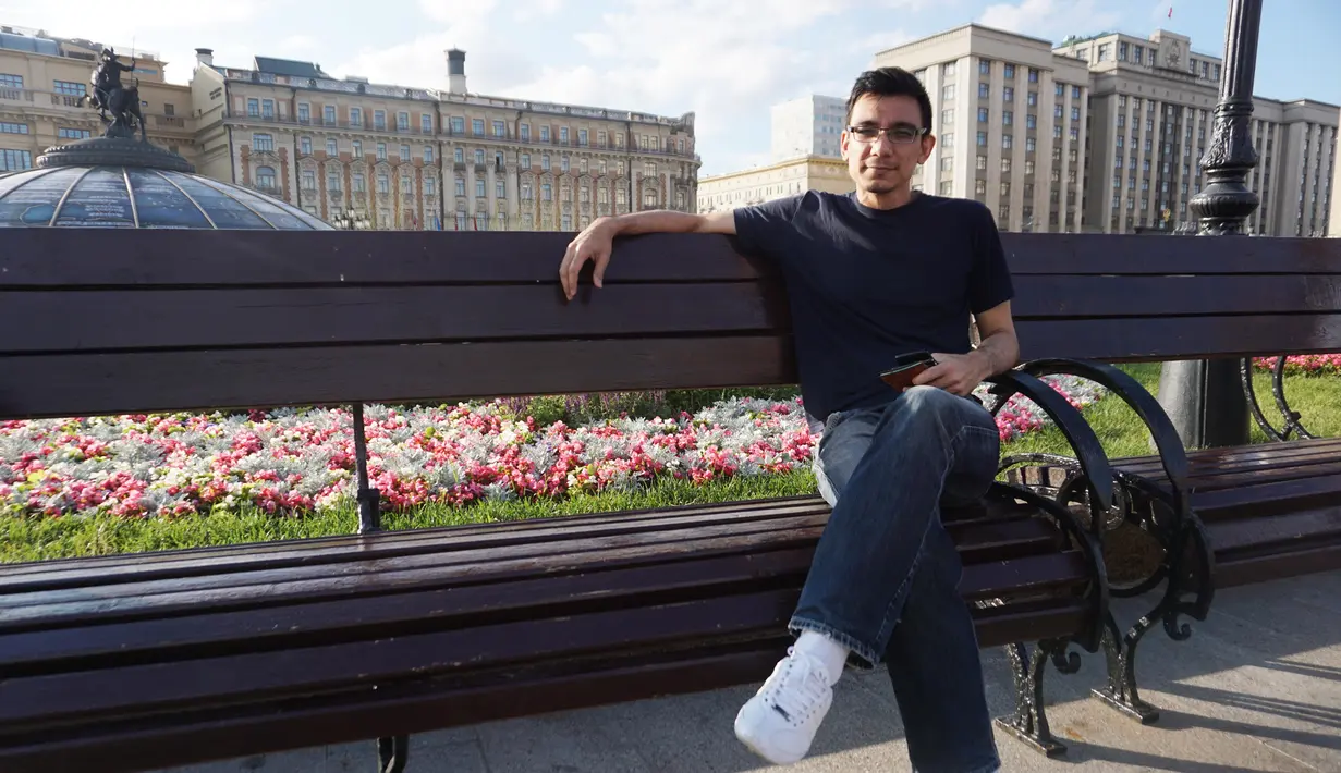 Dmitri Situmeang, warga Moscow yang punya darah Batak, Indonesia. (Bola.com/Okie Prabhowo)