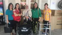  Pendukung Ahok-Djarot yang menamakan diri Kelompok Cinta Badja dan NKRI itu langsung membawa kursi roda itu ke Balai Kota Jakarta (Liputan6.com/Delvira Hutabarat)