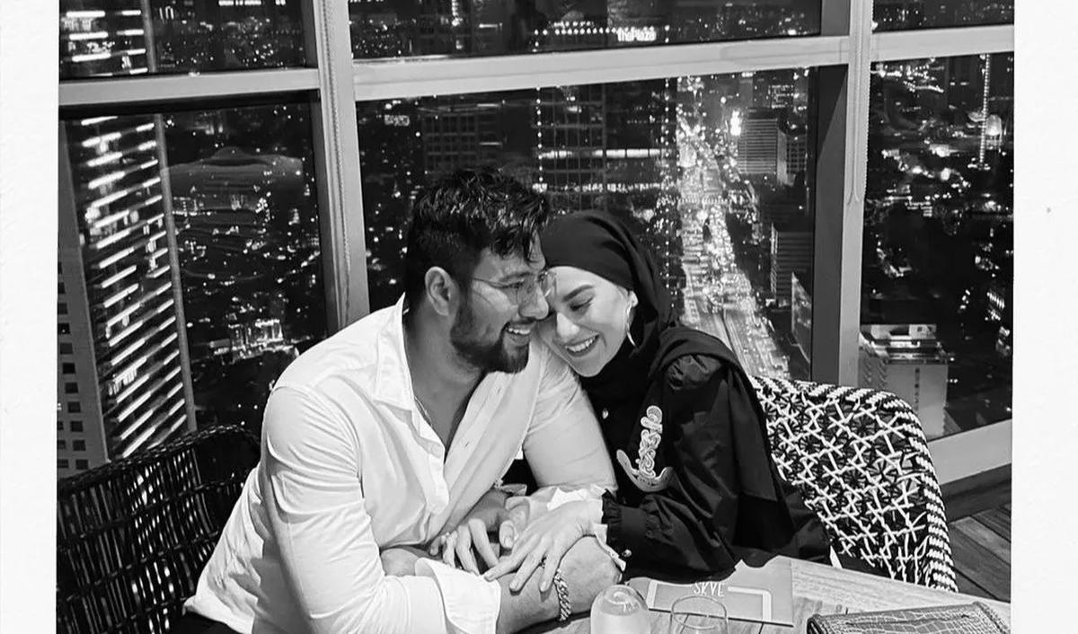 Meskipun begitu, dalam kesempatan tersebut, Jon Mathias mengungkapkan bahwa Ammar Zoni ingin mempertahankan rumah tangganya dengan Irish Bella.