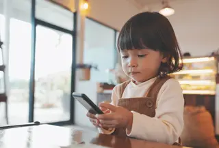 5 Tanda Anak Kecanduan Gadget yang Perlu Diwaspadai Orangtua./Copyright depositphotos.com/geargodz