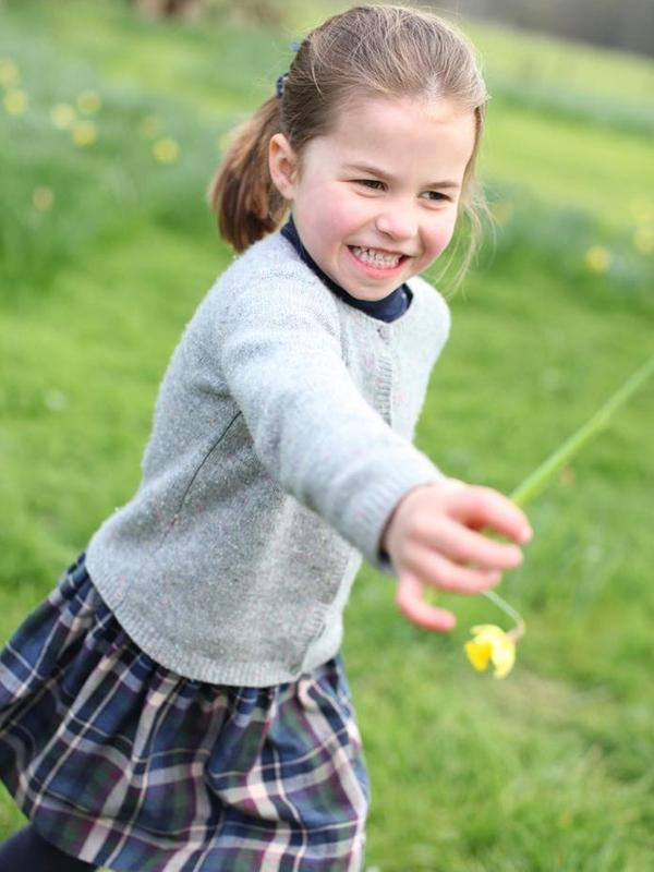 Putri Charlotte genap berusia 4 tahun pada Kamis, (2/5/2019). (dok. Instagram @kensingtonroyal/https://www.instagram.com/p/Bw72IsRF3xC/Putu Elmira)