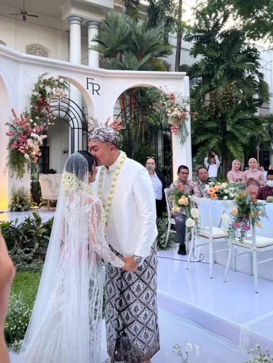 Momen Pernikahan Fay Nabila IMB dan Rama Restu (Sumber: Instagram/faynabilalxndr)