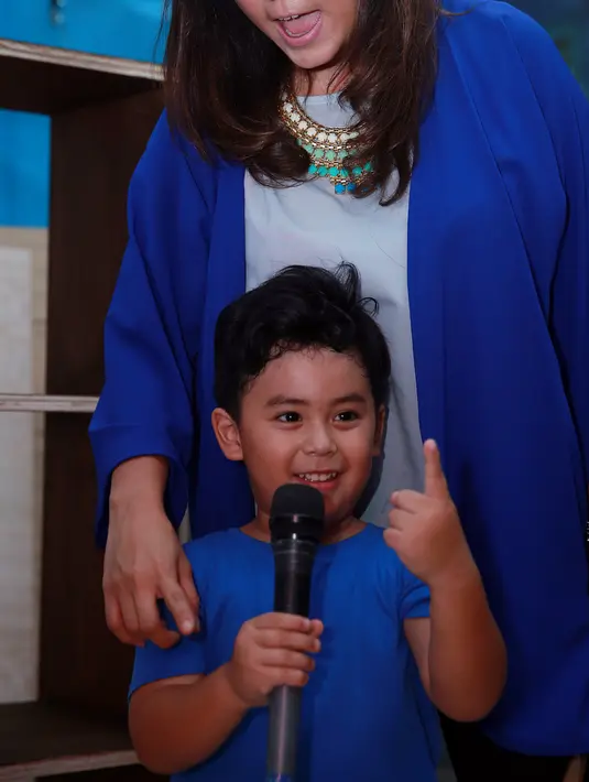 "Capek sih iya, dia lagi happy terus maksudnya lagi aktif-aktifnya," ujar Thalita Latief ditemui Bintang.com di kawasan Tendean, Jakarta Selatan, Kamis (3/12/2015). (Deki Prayoga/bintang.com)