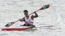 Atlet canoe Indonesia, Maizir Ryondra, saat beraksi pada nomor 1000 meter SEA Games 2019 di Subic, Filipina, Jumat (6/12). Dirinya berhasil meraih medali emas dengan catatan waktu 3 menit 55,841 detik. (Bola.com/M Iqbal Ichsan)