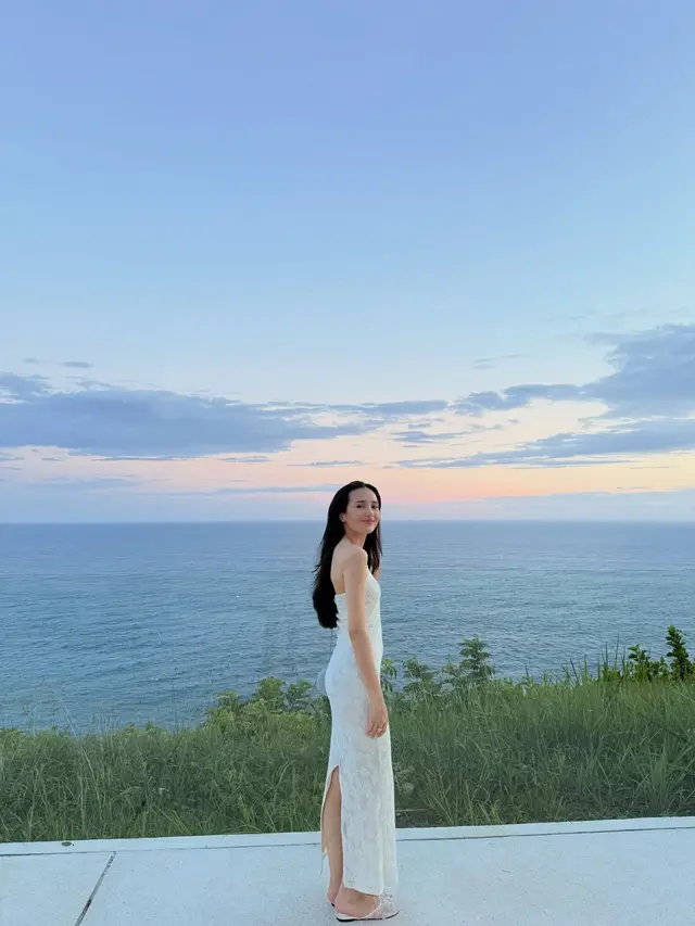 Effortlessly Chic, Gaya Resort Wear Beby Tsabina saat Liburan di Bali Ini Bisa Jadi Inspirasi Summer Look
