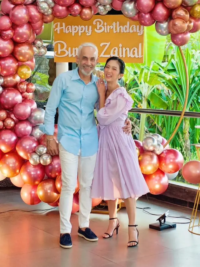 [Fimela] Bunga Zainal