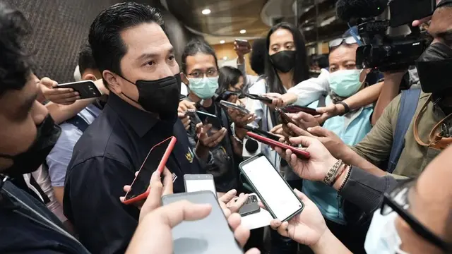 Menteri Badan Usaha Milik Negara (BUMN) Erick Thohir dalam seminar Asosiasi Media Siber Indonesia (AMSI) bertajuk "Menuju Masyarakat Cashless" di Auditorium Perpustakaan Nasional, Jakarta, Rabu (3/8/2022).