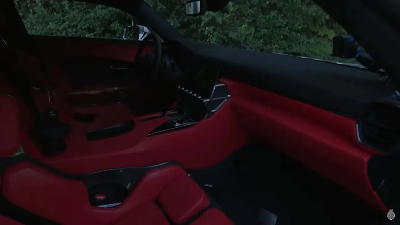 Interior resmi Lexus LFR dari cuplikan dari siaran langsung (Lexus)