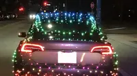 Mobil Listrik Dihias Seperti Pohon Natal, Pemiliknya Langsung Berurusan dengan Polisi