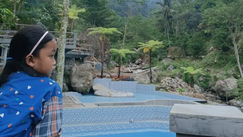 Tak hanya nyaman bagi anak-anak, harga tiket masuk pengunjung di 5 waterpark di Kudus terjangkau, instagramable, airnya masih alami, jernih dan bersih.(Liputan6.com/Arief Pramono)
