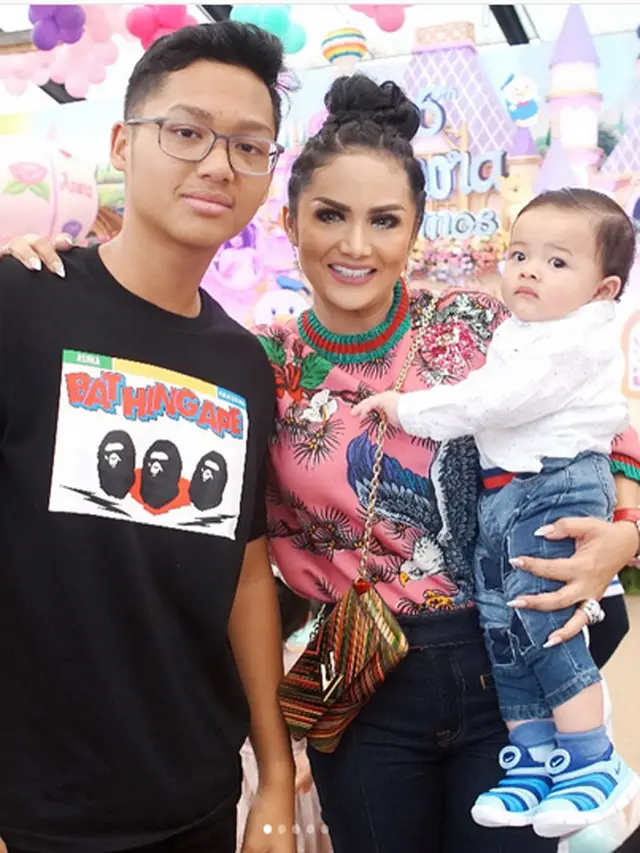 [Bintang] Krisdayanti dan Aurel Hermansyah