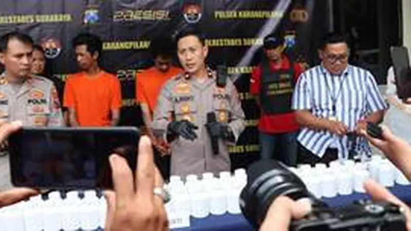 Pengedar pil koplo diamankan di Mapolrestabes Surabaya. (Istimewa)
