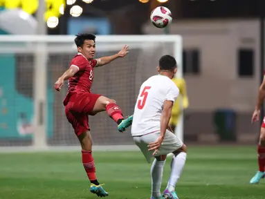 Timnas Indonesia kembali menelan kekalahan pada laga uji coba terakhir menjelang Piala Asia 2023. Setelah sebelumnya dua kali dikalahkan Libya dengan sor 0-4 dan 1-2, kini giliran salah satu kekuatan raksasa sepak bola Asia, Iran yang memberi pelajaran pasukan Shin Tae-yong dengan skor 0-5 pada laga yang digelar di Al Rayyan Training Ground, Qatar, Selasa (9/1/2023) malam WIB. Kelima gol Iran dicetak oleh Saman Ghoddos (2'), Rouzbeh Cheshmi (21'), Saman Fallah (35') dan Mehdi Ghayedi (71' dan 87'). (Dok. PSSI)
