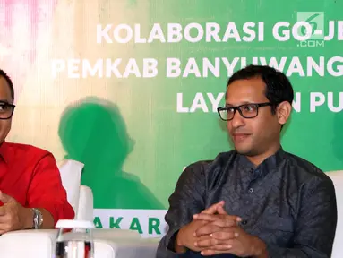 CEO Go-Jek Nadiem Makarim dan Bupati Banyuwangi Abdullah Azwar Anas dalam konferensi pers Kolaborasi Go-Jek dengan Pemkab Banyuwangi di Jakarta, Rabu (15/11). Go-Jek memperluas kerja sama dengan Pemkab Banyuwangi. (Liputan6.com/Angga Yuniar)