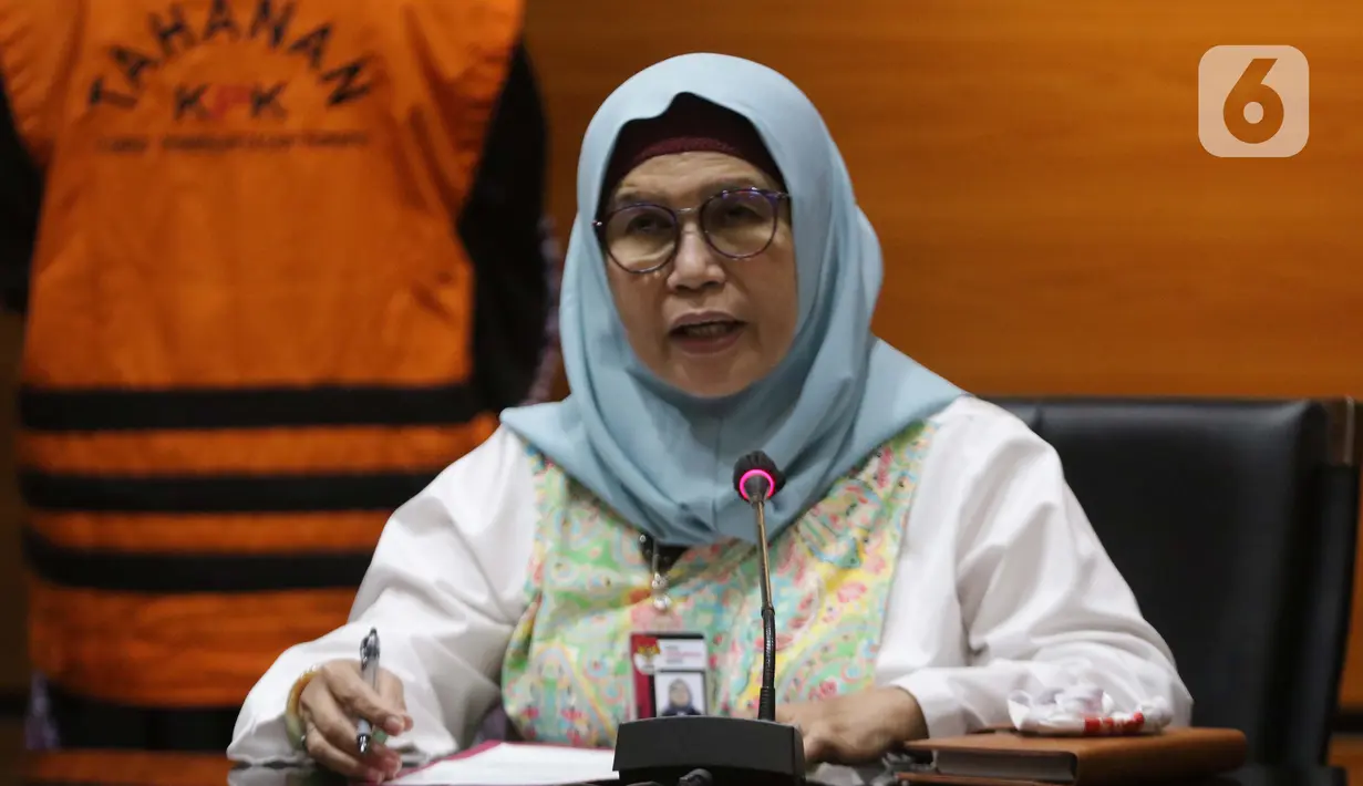 Wakil Ketua KPK, Lili Pintauli Siregar menyampaikan keterangan terkait penahanan Anggota DPRD Provinsi Jawa Barat periode 2014-2019 Ade Barkah Surahman dan Siti Aisyah Tuti Handayani di Gedung KPK, Jakarta, Kamis (15/4/2021). KPK menahan keduanya untuk pemeriksaan. (Liputan6.com/Helmi Fithriansyah)