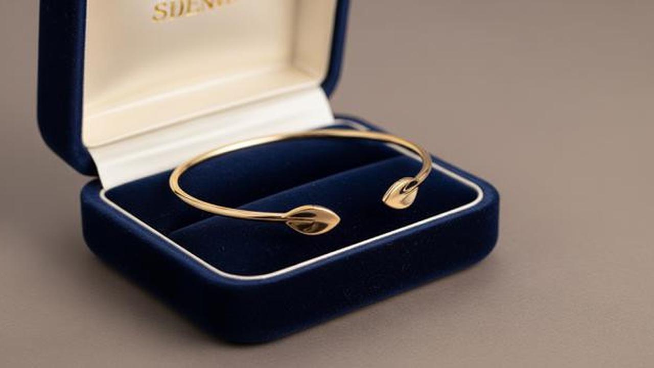 8 Tren Gelang Emas Bangle Tipis 2026 untuk Ibu Usia 50 Tahun yang Suka Tampilan Rapi, Mewah Elegan