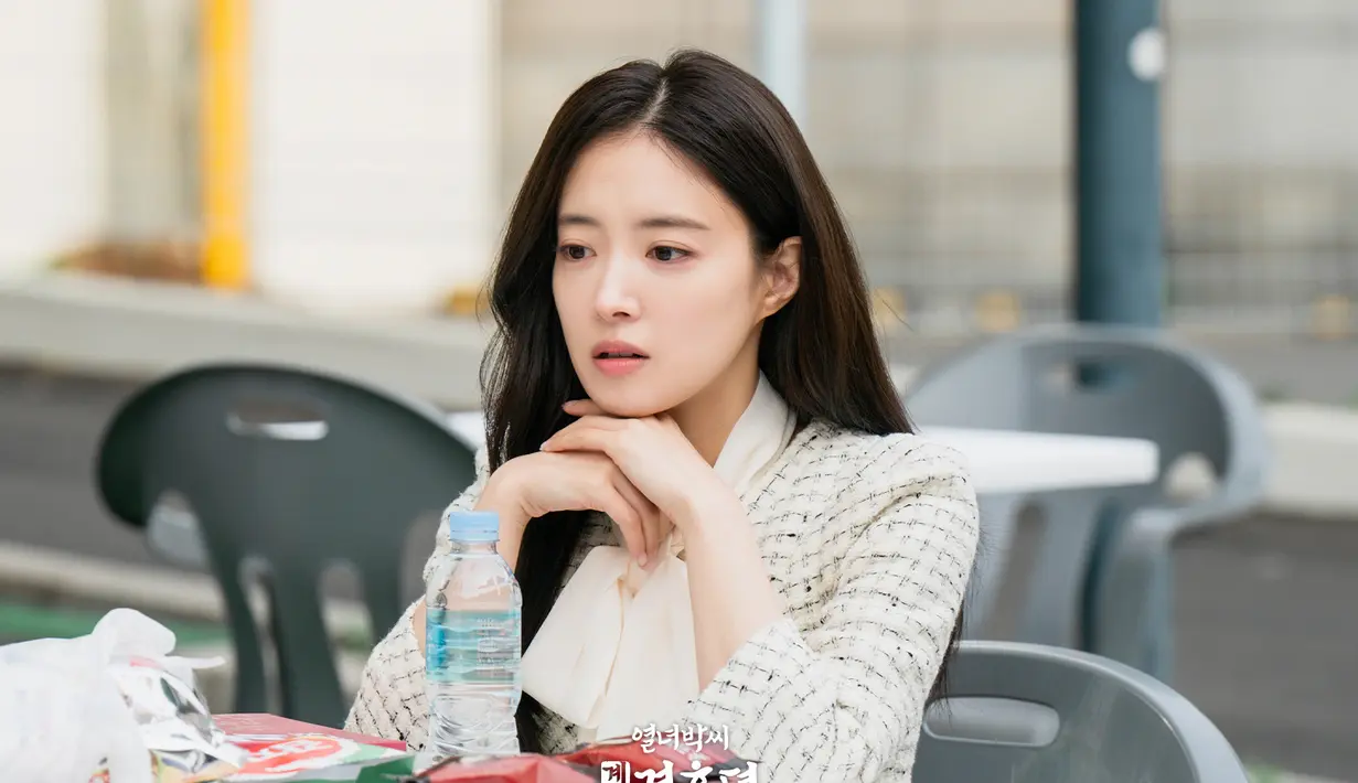 "Lee Se Young menambah kualitas cerita dengan kemampuan akting yang unik dan kemampuan analisis karakter yang baik," kata tim produksi.