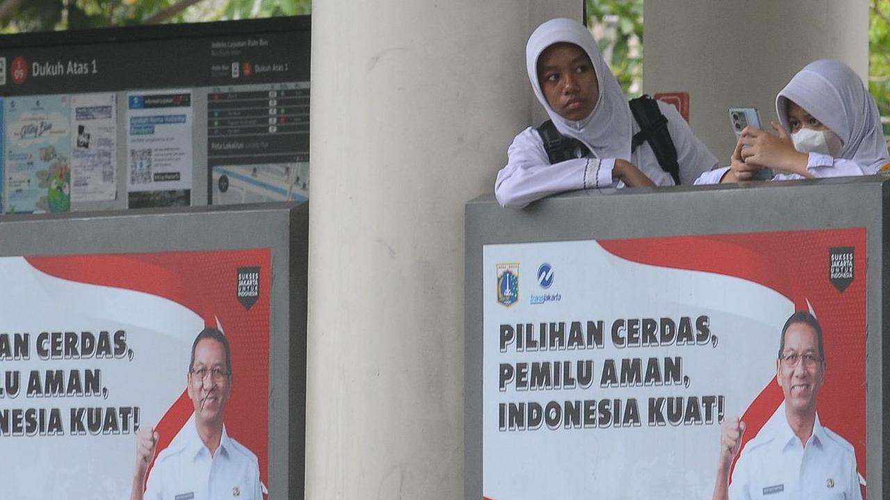 Syafrin mengatakan, lokasi pemasangan stiker Heru Budi tersebut adalah titik untuk iklan.&nbsp;Untuk sementara waktu, selama belum ada pemasang iklan maka digunakan untuk sosialisasi menyukseskan Pemilu 2024.