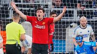 Reaksi pemain Manchester United Harry Maguire saat melawan FC Copenhagen pada pertandingan sepak bola Grup A Liga Champions di Copenhagen, Denmark, Rabu (8/11/2023). FC Copenhagen berhasil mengalahkan Manchester United 4-3. (Liselotte Sabroe/Ritzau Scanpix via AP)