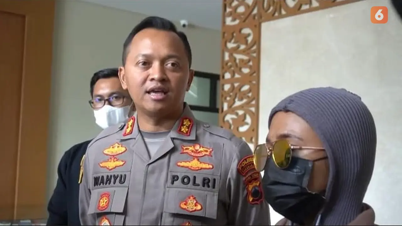 Kapolres Sukoharjo Saat Dampingi Istri Pelaku Pembunuhan Siswi SMP