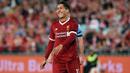 Pemain Liverpool asal Brasil, Roberto Firmino  menggunakan jersey bernomor punggung 11 namun iya harus menggantinya seiring kedatangan Mohamed Salah. Firmino melakukan debut bersama the Reds pada 9 Agustus 2015.  (AFP/Saeed Khan)