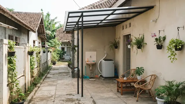 Pergola Baja Tipis yang Sedang Tren Model Area Samping Rumah