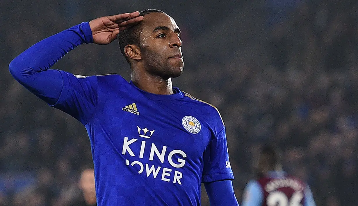Ricardo Pereira - Bek andalan Leicester City ini menjadi salah satu bek berpenampilan apik musim ini. Perira tercatat sebagai bek memiliki catatan 257 kemenangan saat duel dalam laga Premier League 2019/20. (AFP/Oli Scarff)