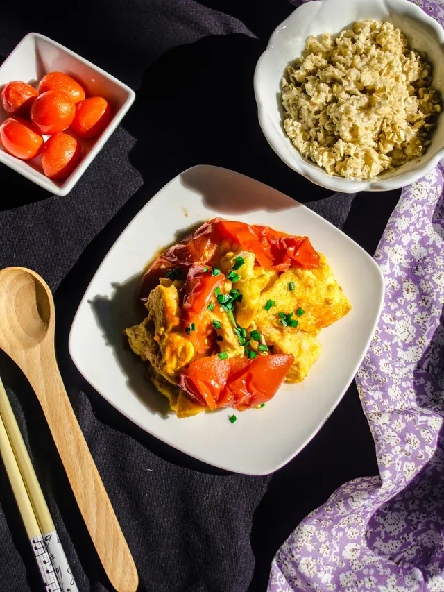 Ilustrasi chinese scrambeled eggs yang praktis dan mengenyangkan